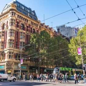 Collins street ( Phố Collins) – Bạn chỉ cần đi thôi