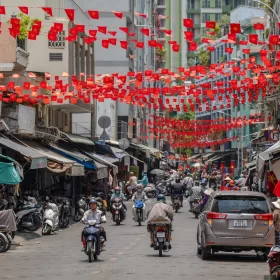Thành Phố Hồ Chí Minh Thay Áo Đón Đại Lễ 30/4 – 1/5