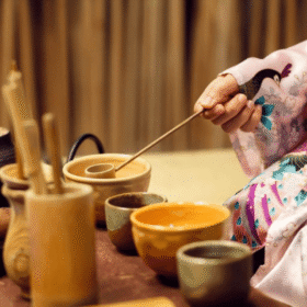 TRÀ ĐẠO NHẬT BẢN – NGHỆ THUẬT GIỮ TÂM AN GIỮA NHỊP SỐNG VỘI
