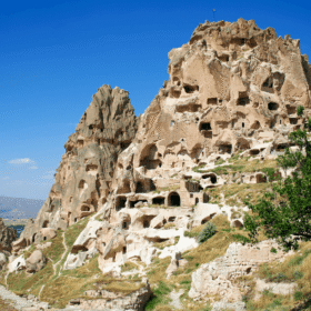 KHÁM PHÁ VẺ ĐẸP CỔ KÍNH LÀNG UCHISAR GIỮA THUNG LŨNG CAPPADOCIA