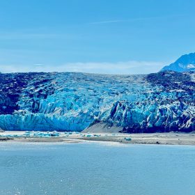 SÔNG BĂNG ALASKA – KỲ QUAN BĂNG GIÁ KHỔNG LỒ ĐẸP NHƯ “HÀNH TINH KHÁC” GIỮA LÒNG NƯỚC MỸ
