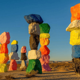 SEVEN MAGIC MOUNTAINS – KỲ QUAN SẮC MÀU GIỮA SA MẠC LAS VEGAS